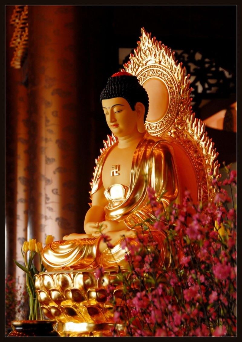 Đức Phật ngồi tòa sen