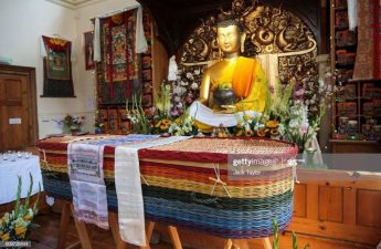 Đảnh lế Đức Phật chứ không lạy người đã chết